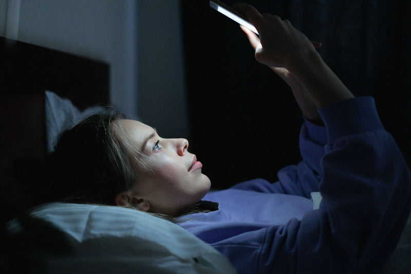 Blue Light, Doomscrolling, and Bedtime: How Screens Quietly Disrupt Your Sleep